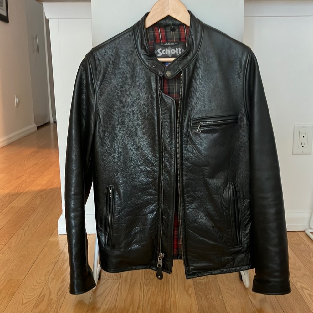 Men’s motorcycle jacket.  Leather size small.